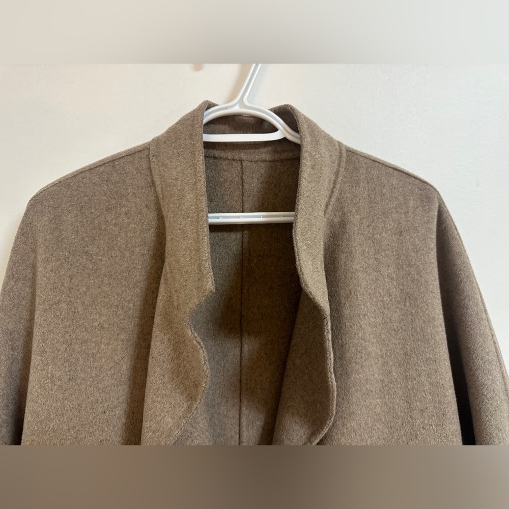 long coat - Picture 4 of 8